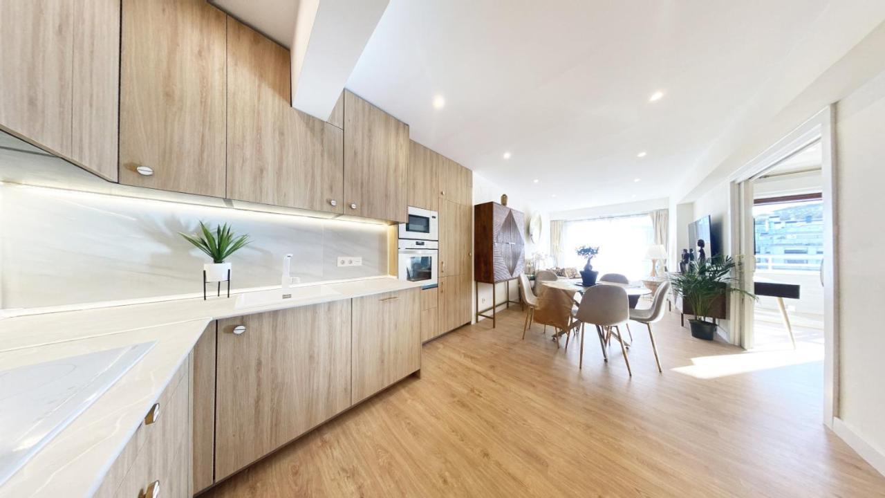 Miramar Luxurious Flat, 3 Double Rooms, Free Parking, Terrace, Completely New San Sebastian Bagian luar foto