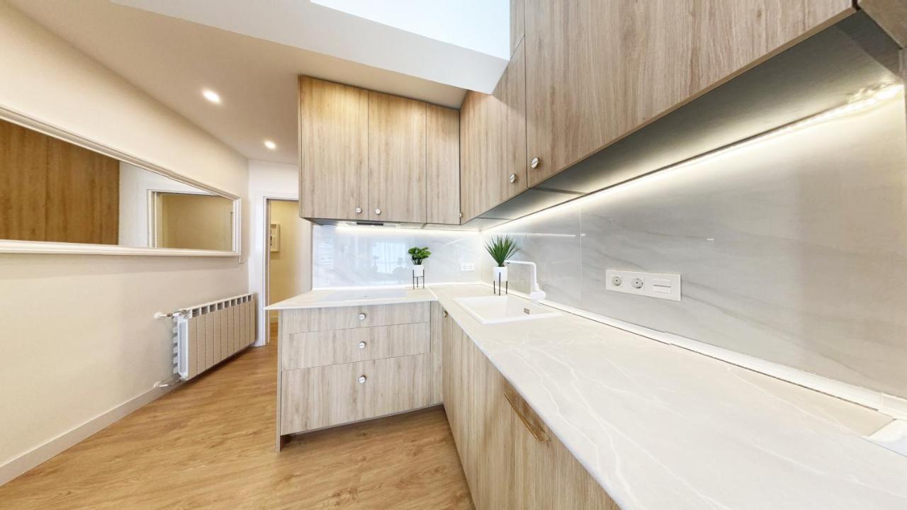 Miramar Luxurious Flat, 3 Double Rooms, Free Parking, Terrace, Completely New San Sebastian Bagian luar foto