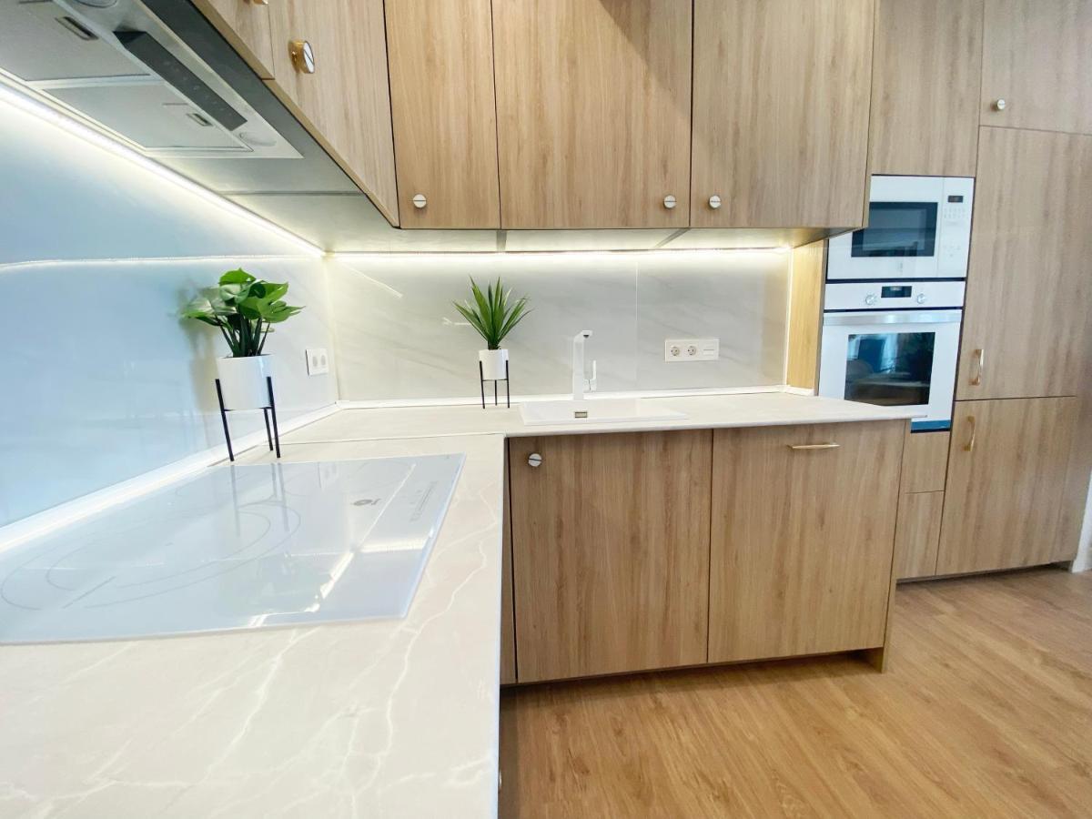 Miramar Luxurious Flat, 3 Double Rooms, Free Parking, Terrace, Completely New San Sebastian Bagian luar foto