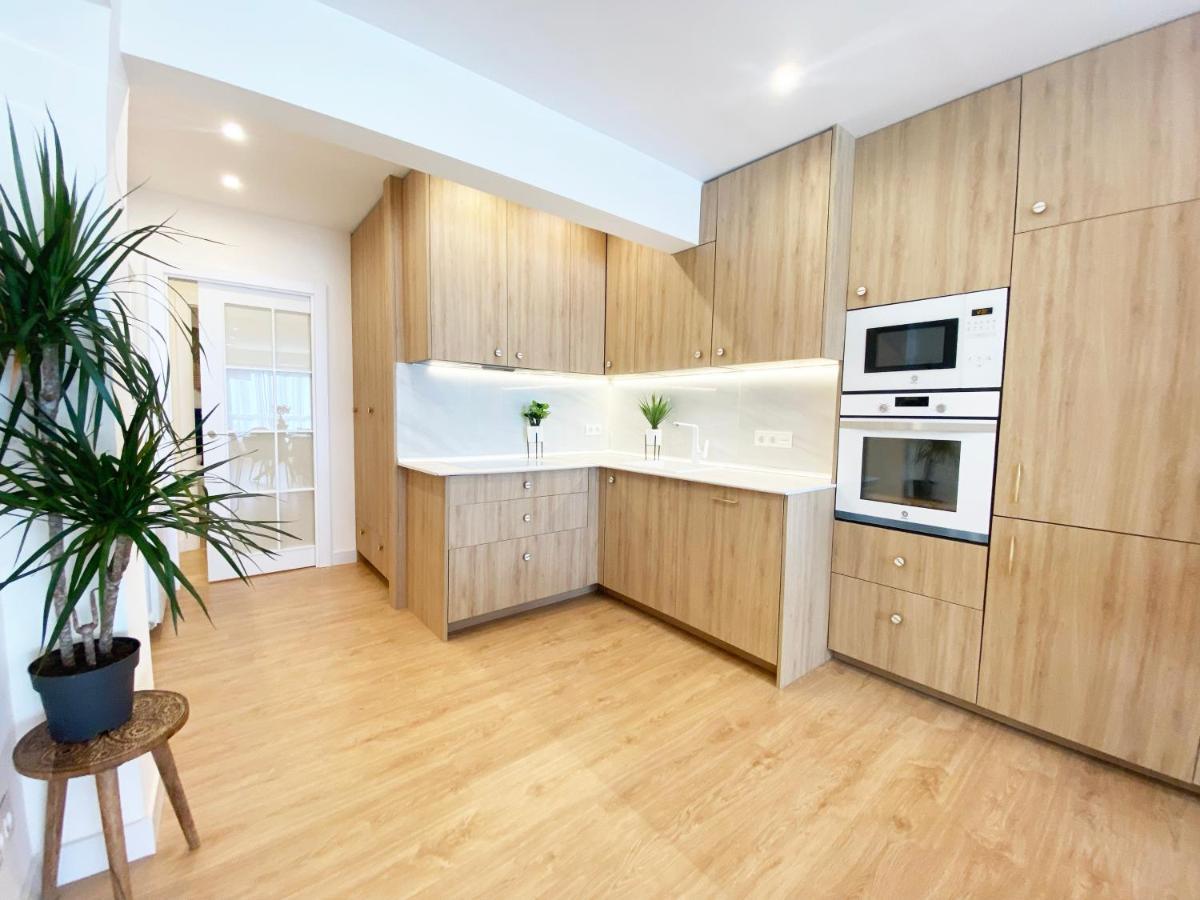 Miramar Luxurious Flat, 3 Double Rooms, Free Parking, Terrace, Completely New San Sebastian Bagian luar foto