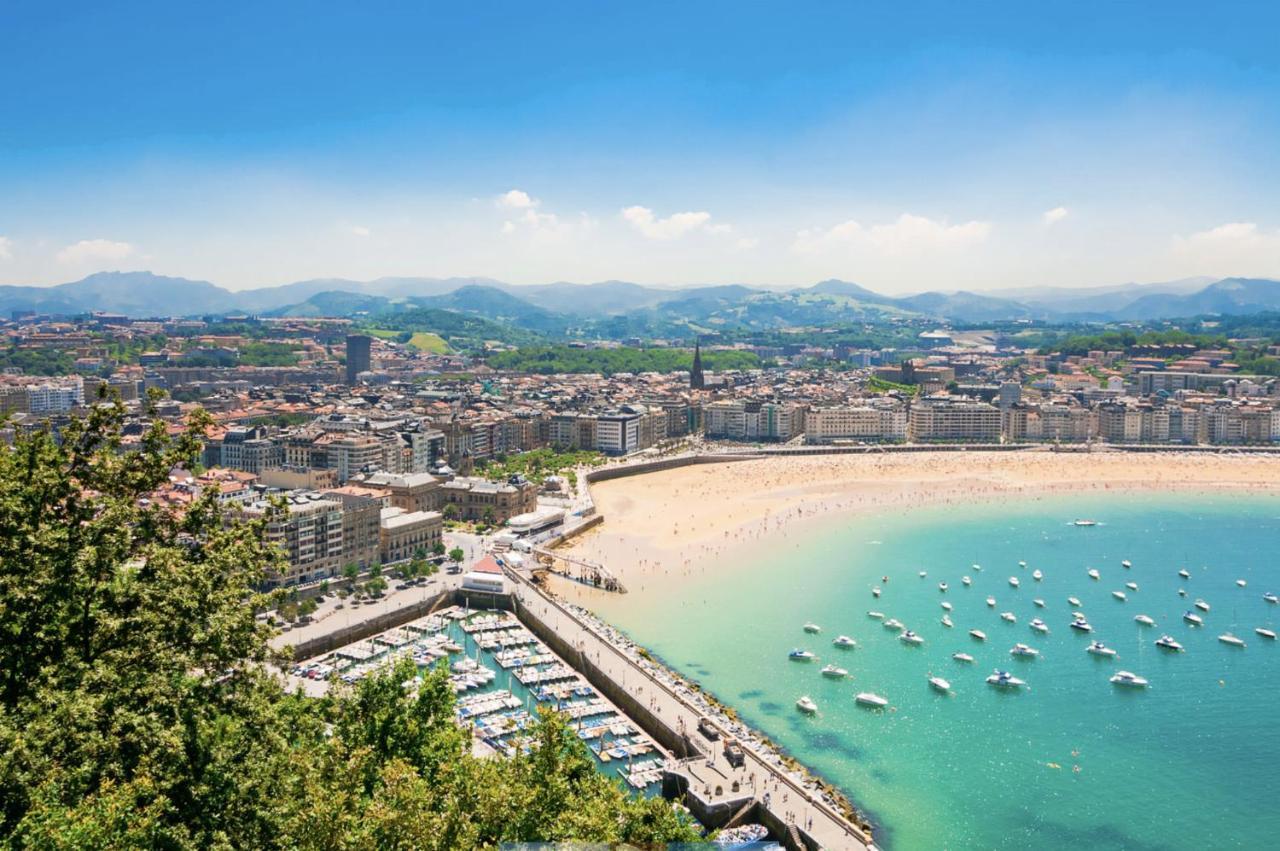 Miramar Luxurious Flat, 3 Double Rooms, Free Parking, Terrace, Completely New San Sebastian Bagian luar foto