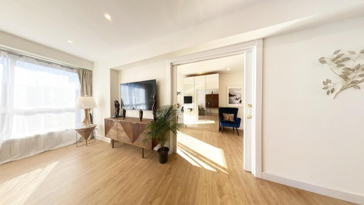 Miramar Luxurious Flat, 3 Double Rooms, Free Parking, Terrace, Completely New San Sebastian Bagian luar foto