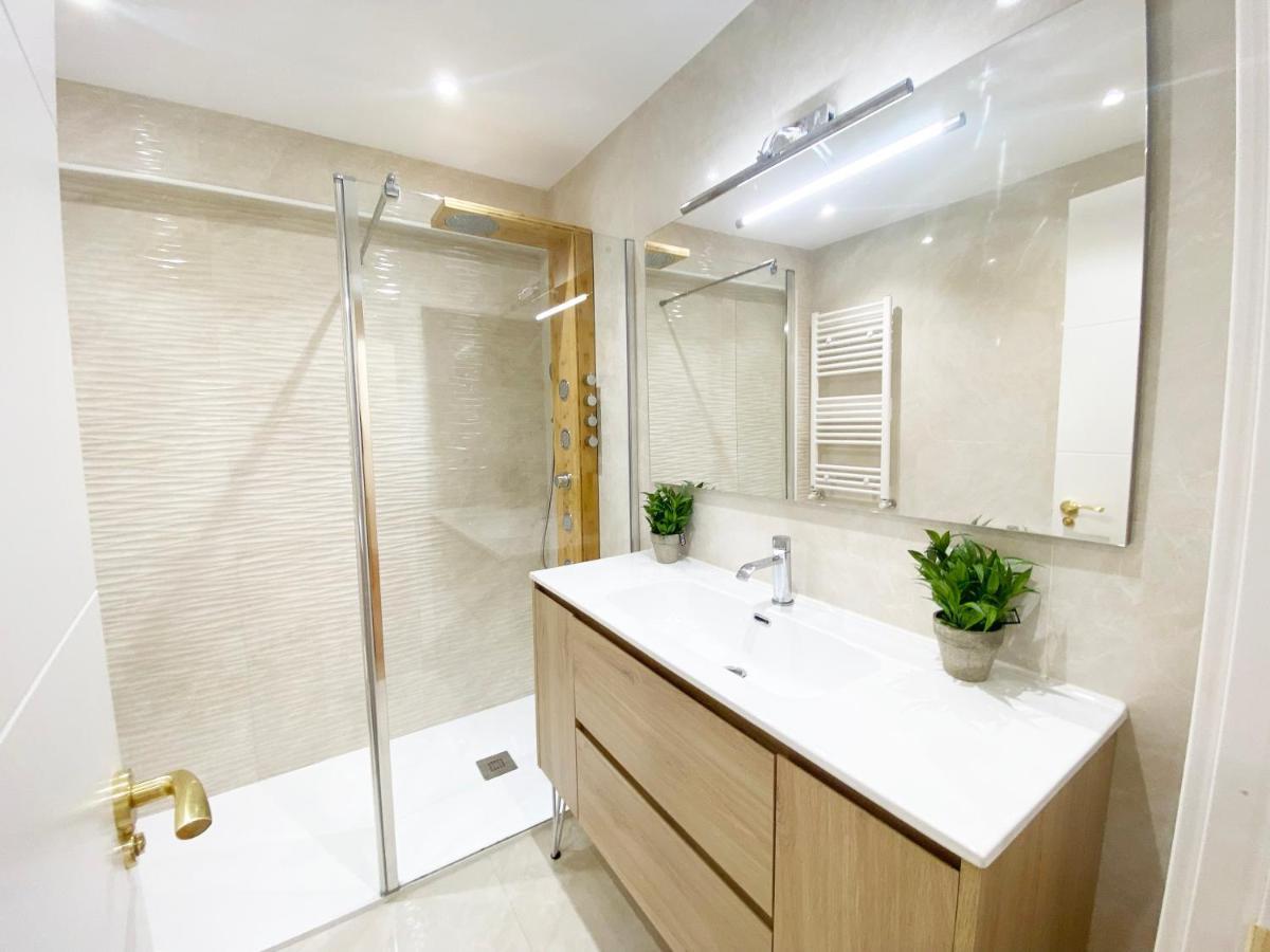 Miramar Luxurious Flat, 3 Double Rooms, Free Parking, Terrace, Completely New San Sebastian Bagian luar foto