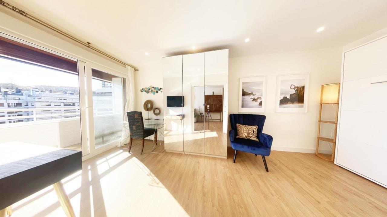 Miramar Luxurious Flat, 3 Double Rooms, Free Parking, Terrace, Completely New San Sebastian Bagian luar foto