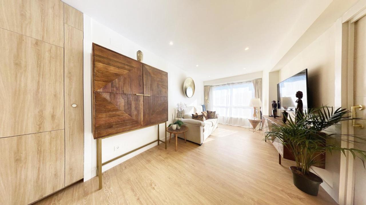 Miramar Luxurious Flat, 3 Double Rooms, Free Parking, Terrace, Completely New San Sebastian Bagian luar foto