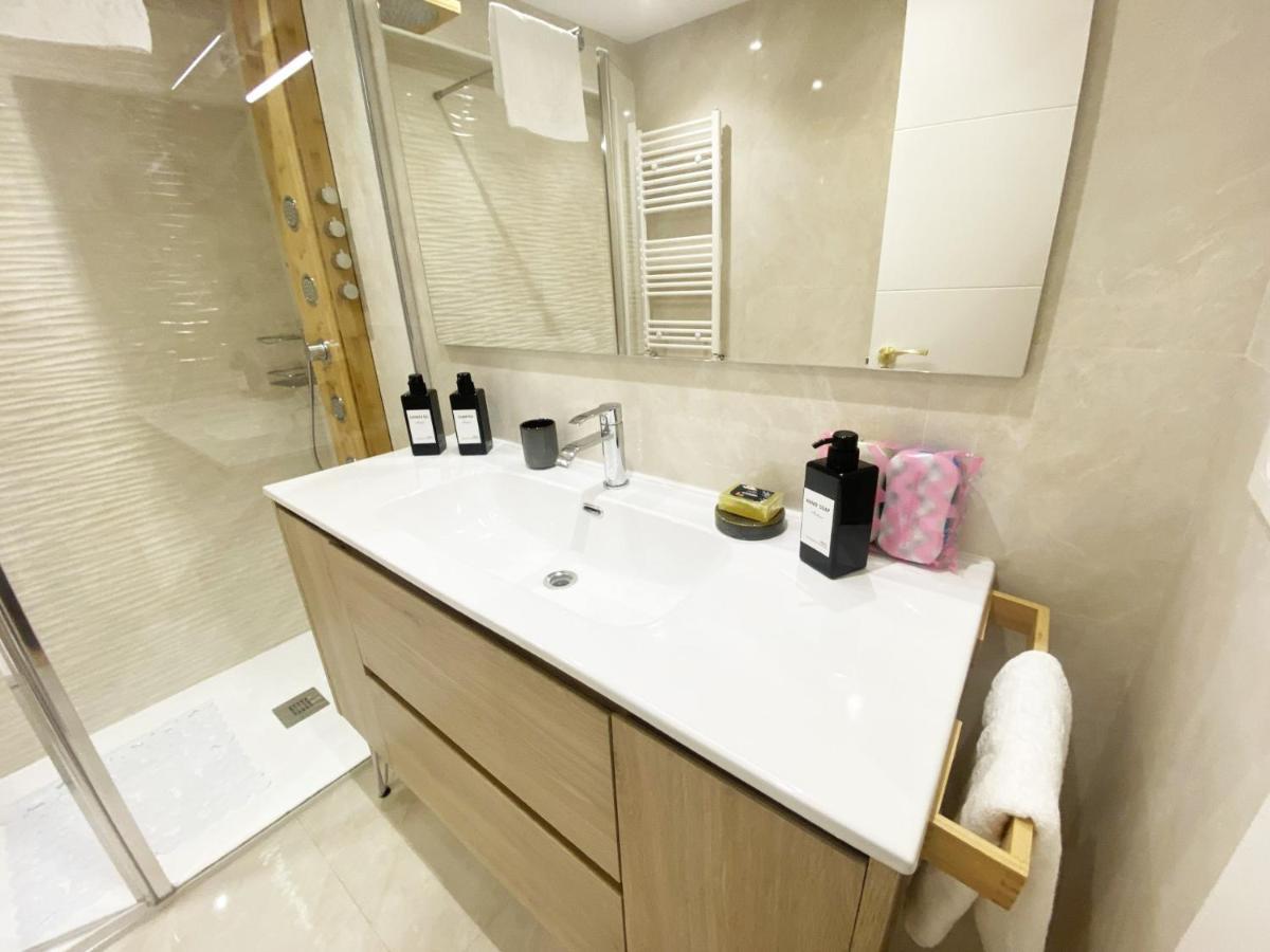 Miramar Luxurious Flat, 3 Double Rooms, Free Parking, Terrace, Completely New San Sebastian Bagian luar foto